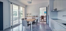 Maison d'architecte avec piscine sur les hauteurs