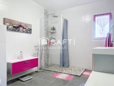 Charmante maison tout confort avec piscine, au calme