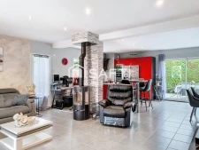 Charmante maison tout confort avec piscine, au calme