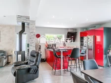 Charmante maison tout confort avec piscine, au calme