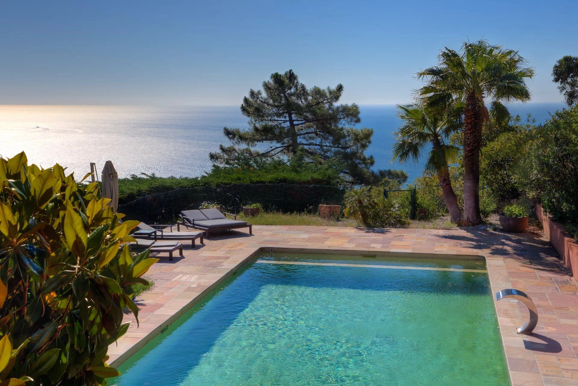 Villa vue mer à Théoule-sur-Mer, vue d’ensemble