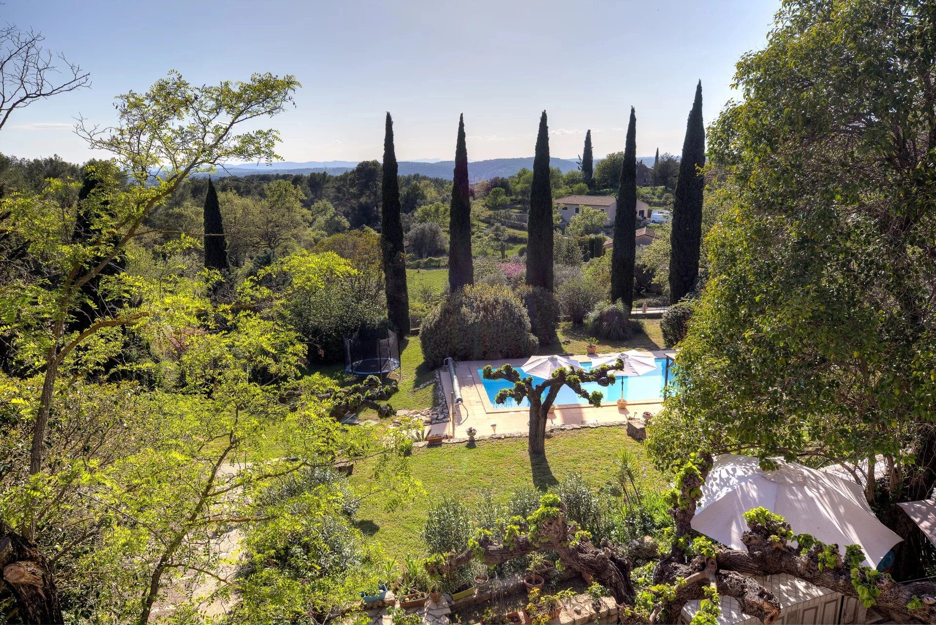 Piscine de la bastide provençale