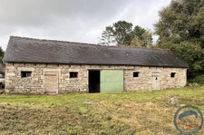  Locronan, longère + terrain constructible de 740 m2