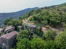 Pierres anciennes et panorama d'exception   Un coin de parad