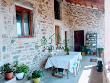 Charmant Mas Mitoyen du 18ème Siècle à Saint-Étienne-de-Font