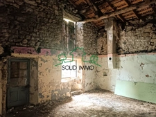 Maison de village en pierre sur la commune de Labastide sur 