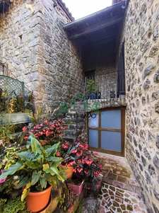 Bâtisse en pierre sur la commune de Labastide sur Besorgues 