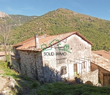 Maison de village en pierre sur la commune de Labastide sur 