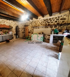 Bâtisse de charme du 19 ème siècle sur la commune de Mayres 