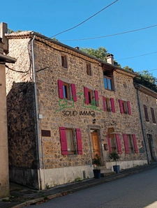 Bâtisse en pierre sur la commune de Labastide sur Besorgues 