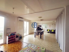 PANORAMA À COUPER LE SOUFFLE DANS UNE MAISON DE CHARME DES ANNÉES 80