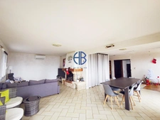 PANORAMA À COUPER LE SOUFFLE DANS UNE MAISON DE CHARME DES ANNÉES 80