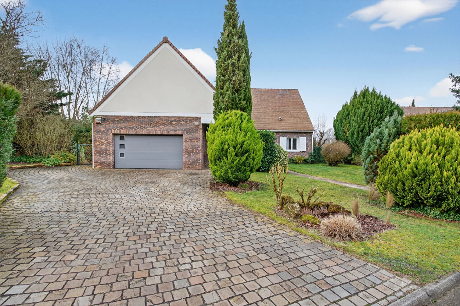 Maison récente de 254 m2 sur grand terrain de 1800 m2 2