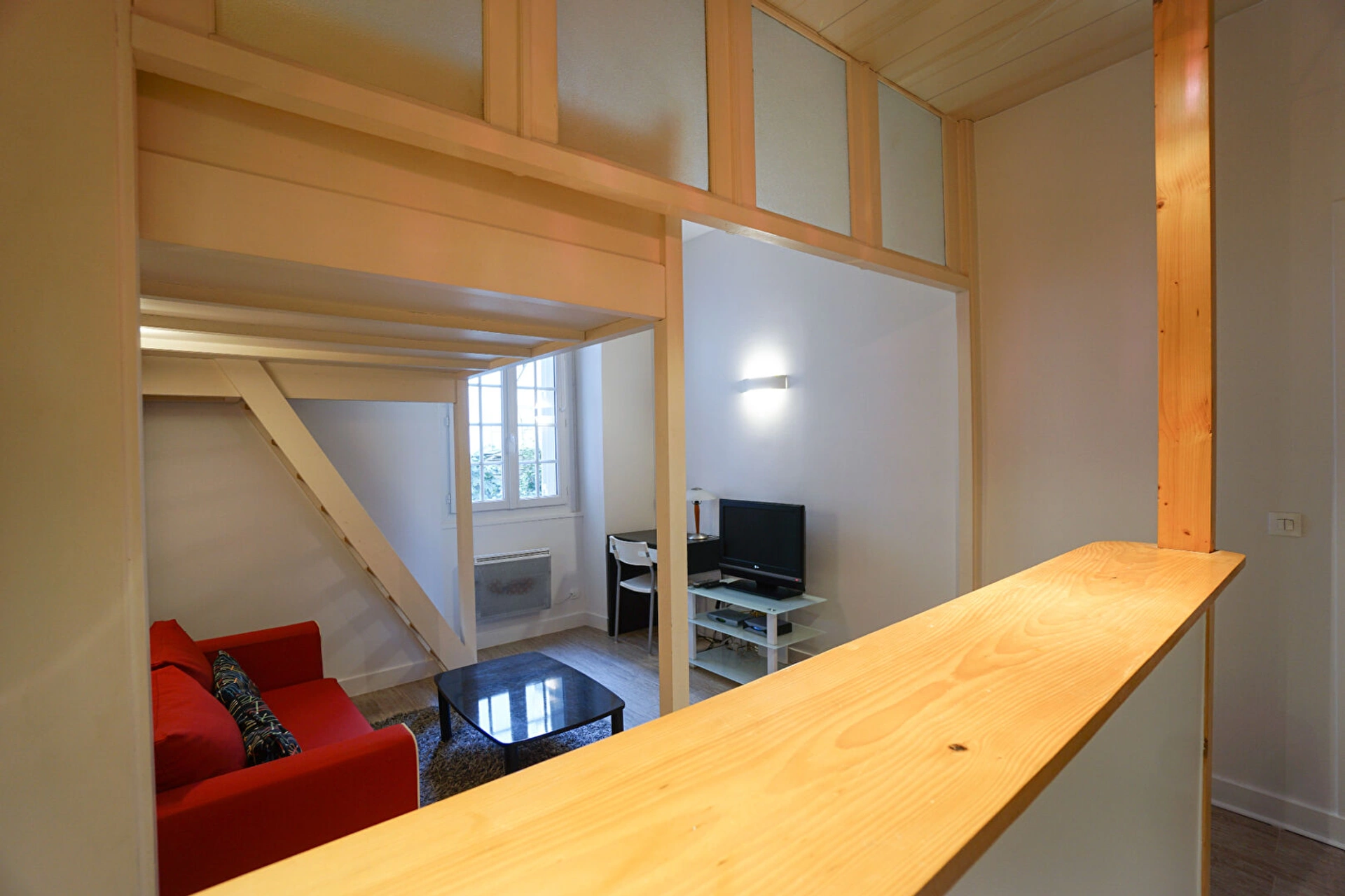 Charmant studio rénové ? Rez-de-chaussée sur cour fleurie ? Boulevard Perreire 9