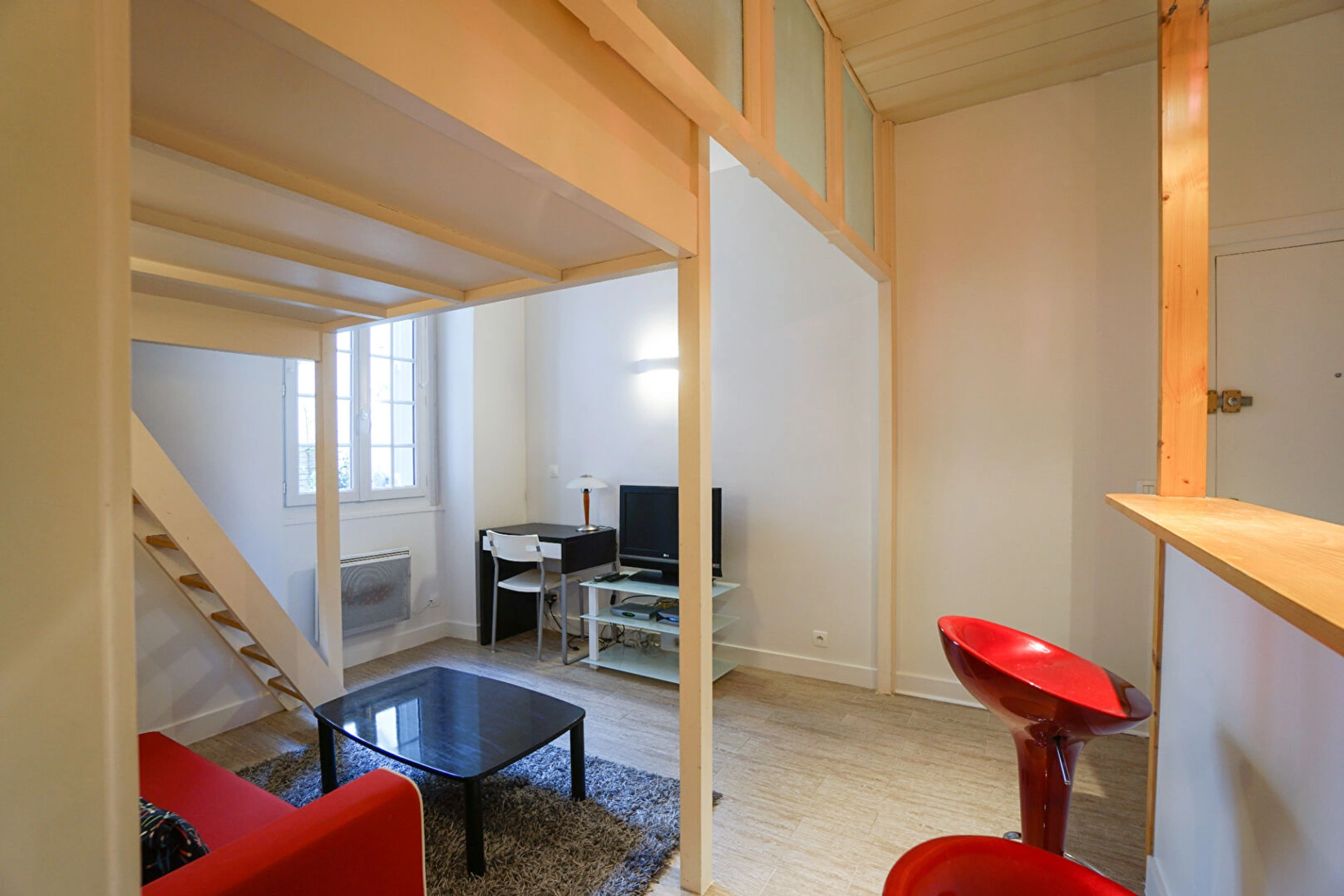 Charmant studio rénové ? Rez-de-chaussée sur cour fleurie ? Boulevard Perreire 6