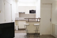 Studio sur cour parfait état  plein coeur  Batignolles 10