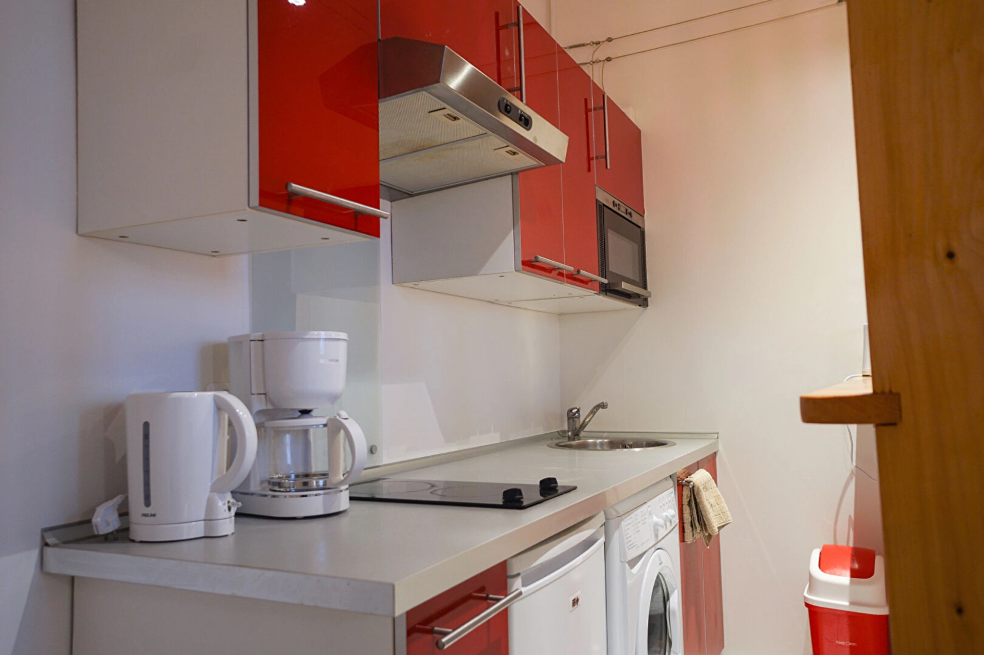 Charmant studio rénové ? Rez-de-chaussée sur cour fleurie ? Boulevard Perreire 7