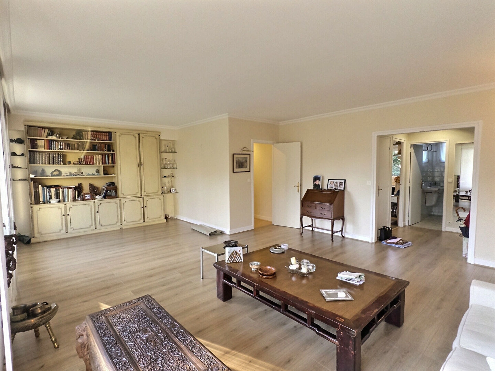 Vaucresson ? Limite Garches Appartement familial 112m² ? 5 pièces  ? Terrasse ? Box ? Chambre de service 4