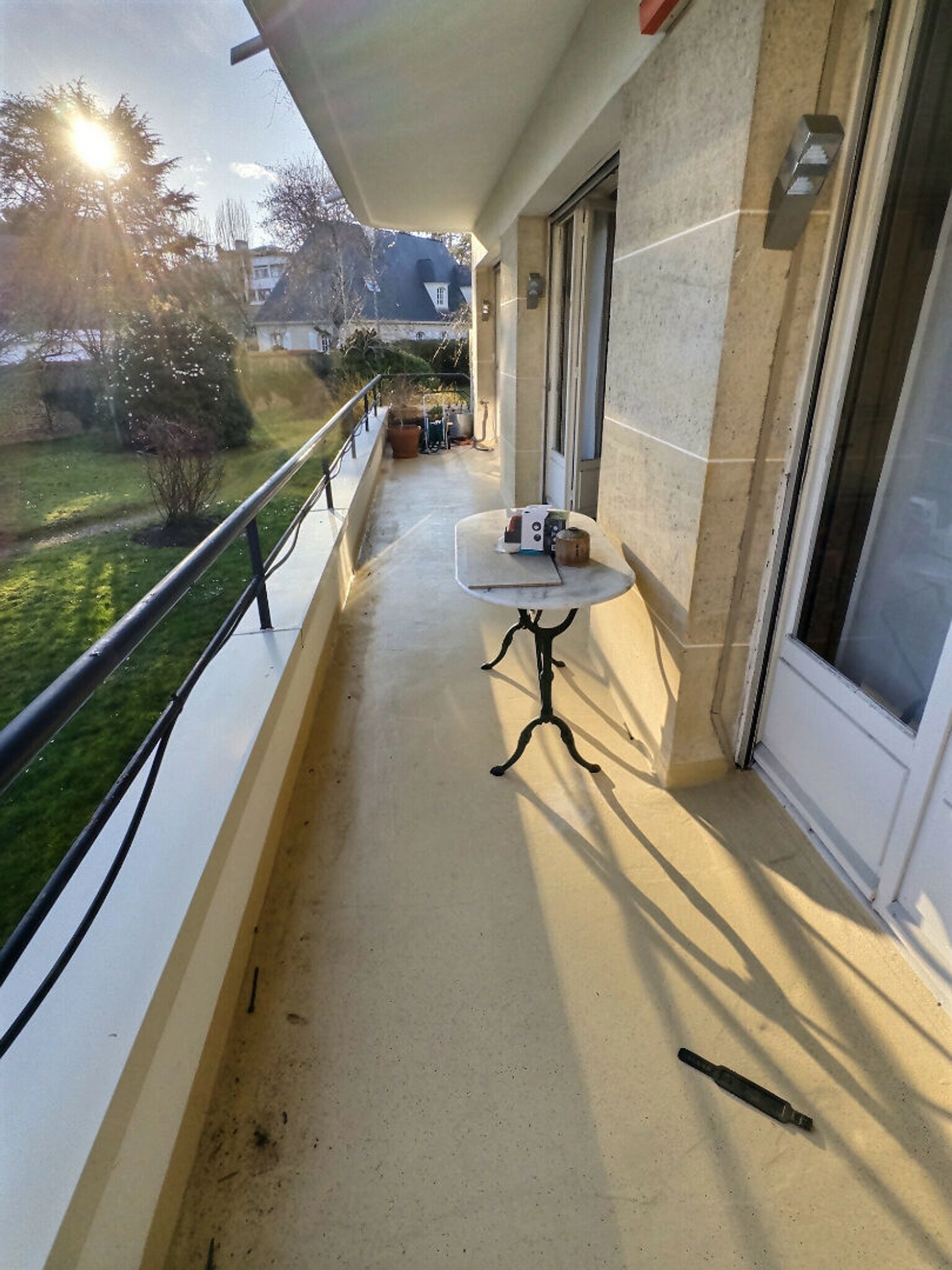 Vaucresson ? Limite Garches Appartement familial 112m² ? 5 pièces  ? Terrasse ? Box ? Chambre de service 10