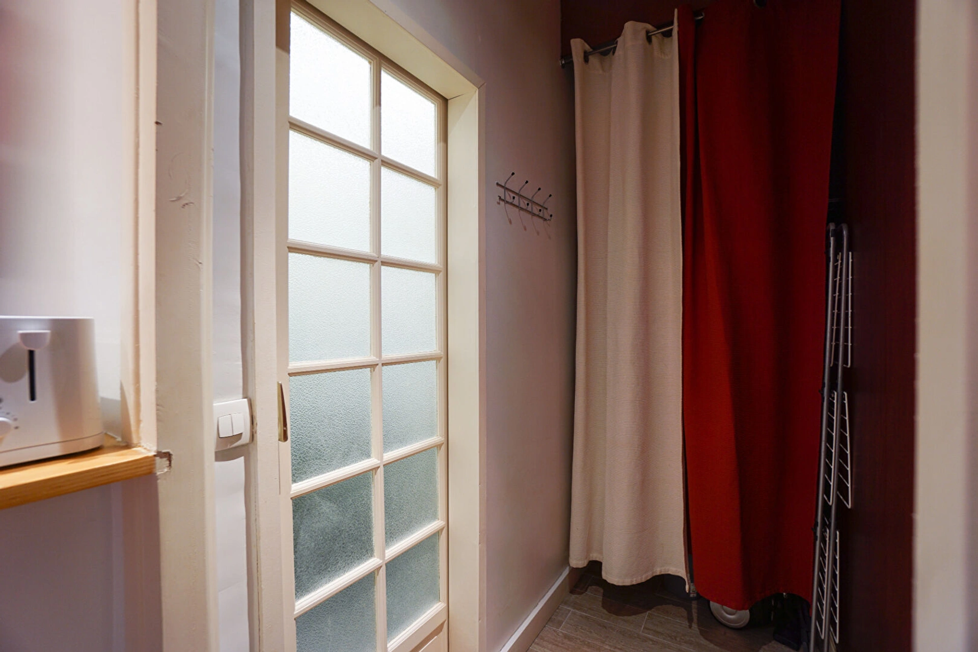 Charmant studio rénové ? Rez-de-chaussée sur cour fleurie ? Boulevard Perreire 8