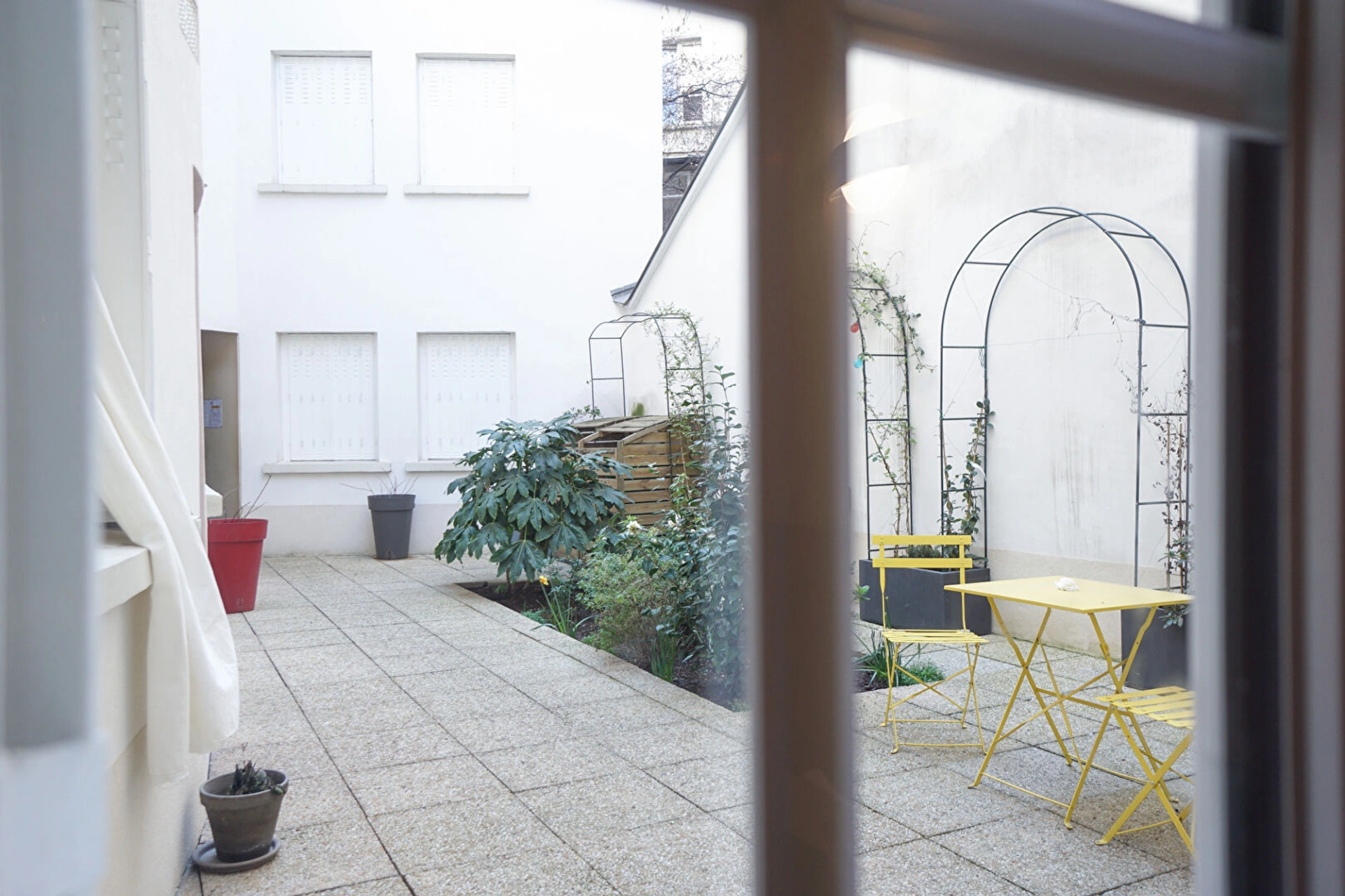 Charmant studio rénové ? Rez-de-chaussée sur cour fleurie ? Boulevard Perreire 10