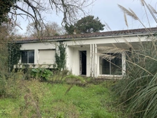 Maison de 100 m2 à rénover  / Terrain à réhabiliter