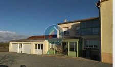 Grande maison de village avec dépendances proche du bourg de