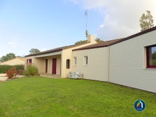 Maison familiale sur sous sol avec dépendances, garage et pi