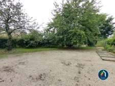 Maison familiale sur sous sol avec dépendances, garage et pi