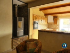 Maison familiale sur sous sol avec dépendances, garage et pi