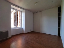 Maison en pierre avec grande dépendance et terrain 