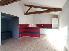 Maison en pierre avec grande dépendance et terrain 