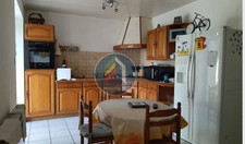 Grande maison de village avec dépendances proche du bourg de