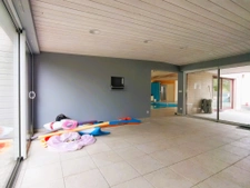 Maison avec piscine couverte