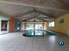 Maison familiale sur sous sol avec dépendances, garage et pi