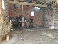 Maison en pierre avec grande dépendance et terrain 