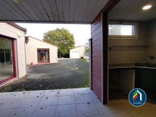 Maison familiale sur sous sol avec dépendances, garage et pi