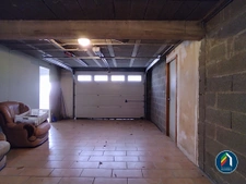 Maison familiale sur sous sol avec dépendances, garage et pi