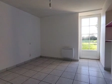 Maison en pierre avec grande dépendance et terrain 