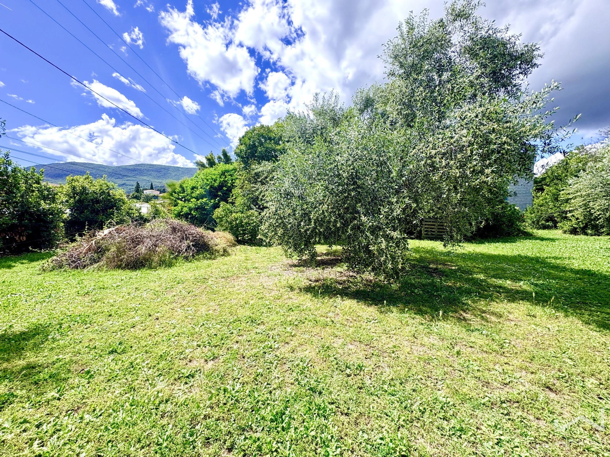 terrain constructible avec permis sect... · à Carros · 329 000 €