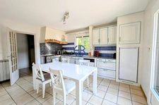 Maison 200 m² au sol avec piscine et jardin sans vis-à-vis ? confort et tranquillité proche de Saint-Étienne-de-Saint-Geoirs