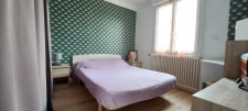 MAISON LUMINEUSE AU CENTRE DE GUERLEDAN 2 CHAMBRES SANS TRAV