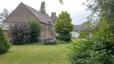 A VENDRE JOLI CORPS DE FERME A GUERLEDAN EN CAMPAGNE  AU CEN
