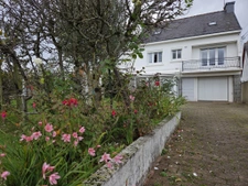MAISON FAMILIALE 4 CHAMBRES AVEC JARDIN CLOS PONTIVY (56) BR