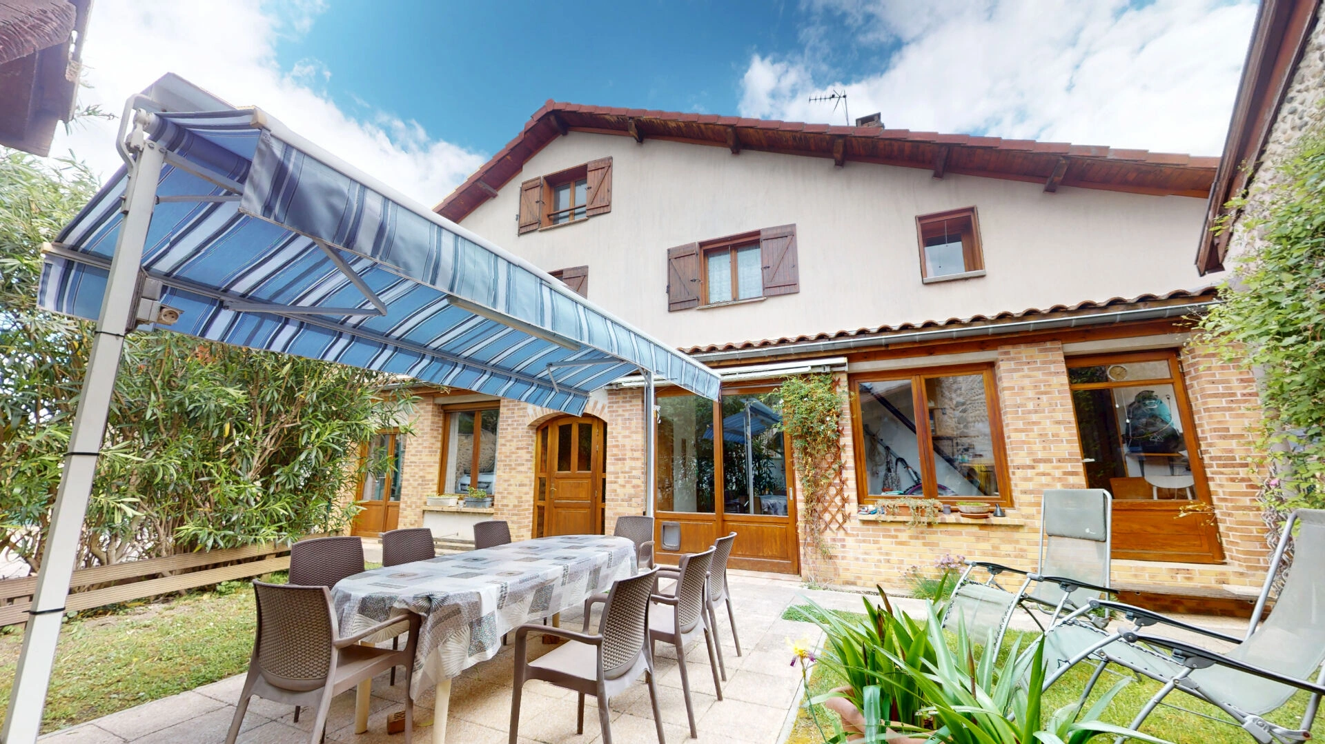 Maison 8 pièces 248 m² · à Eybens · 248 m² · 555 000 €