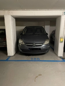 Parking , Paris 10, République 1