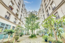 PARIS 10 - VILLAGE SAINT MARTIN 10