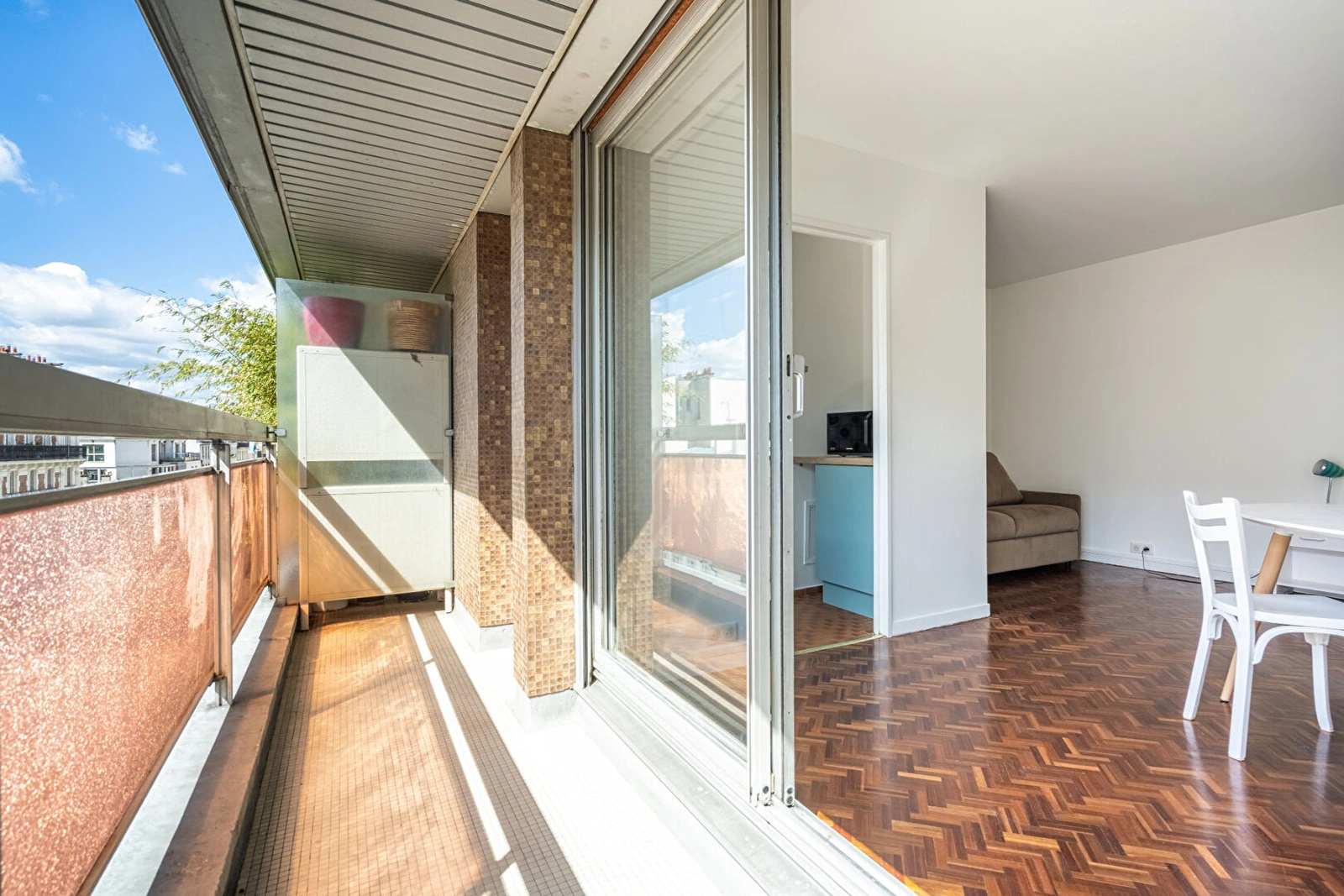 Appartement à louer PARIS 1 pièce(s) 29m2 1 177 €/mois CC