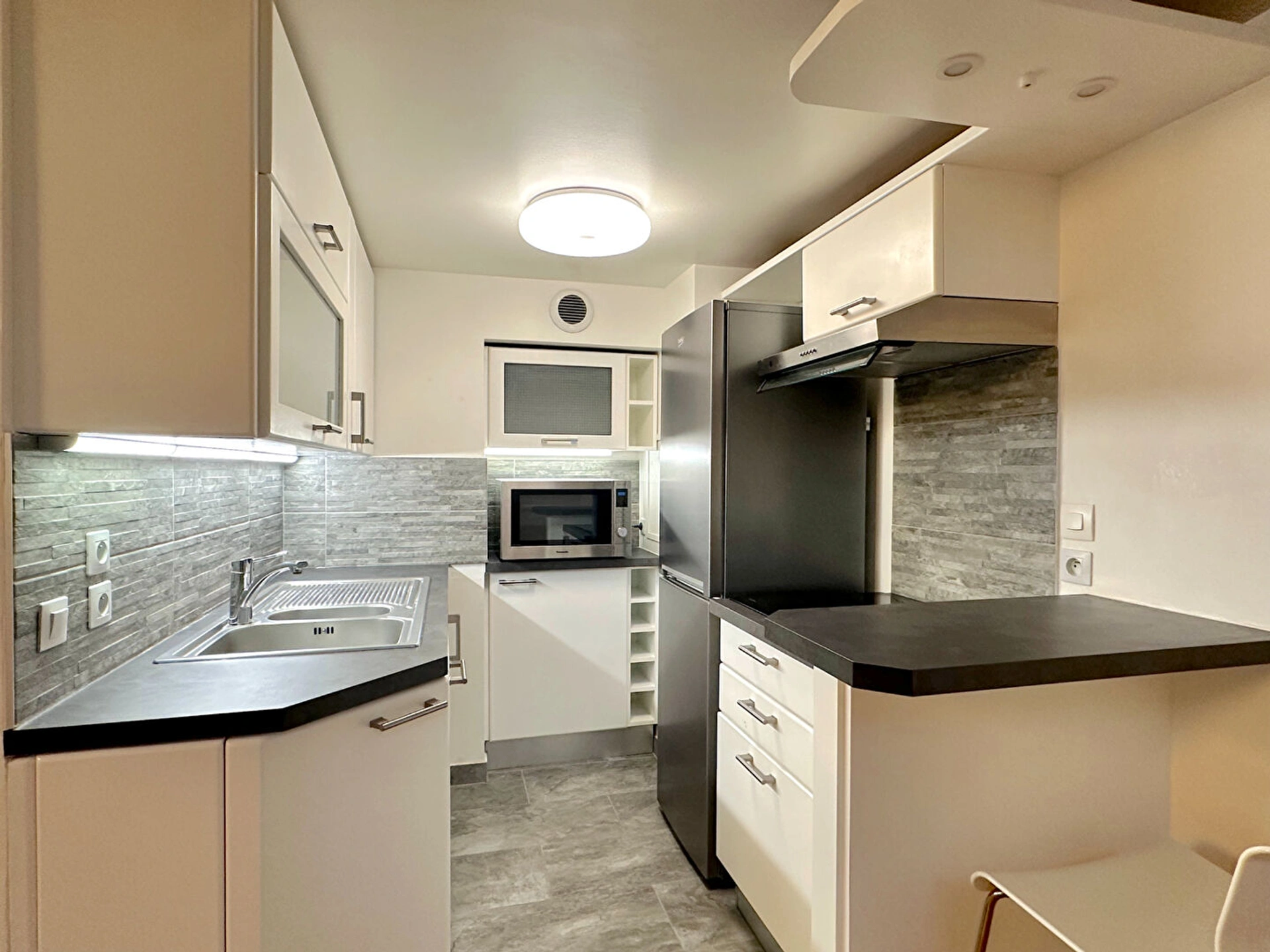 F2 en duplex loué vide - Courbevoie - Avenue de l'Arche 7