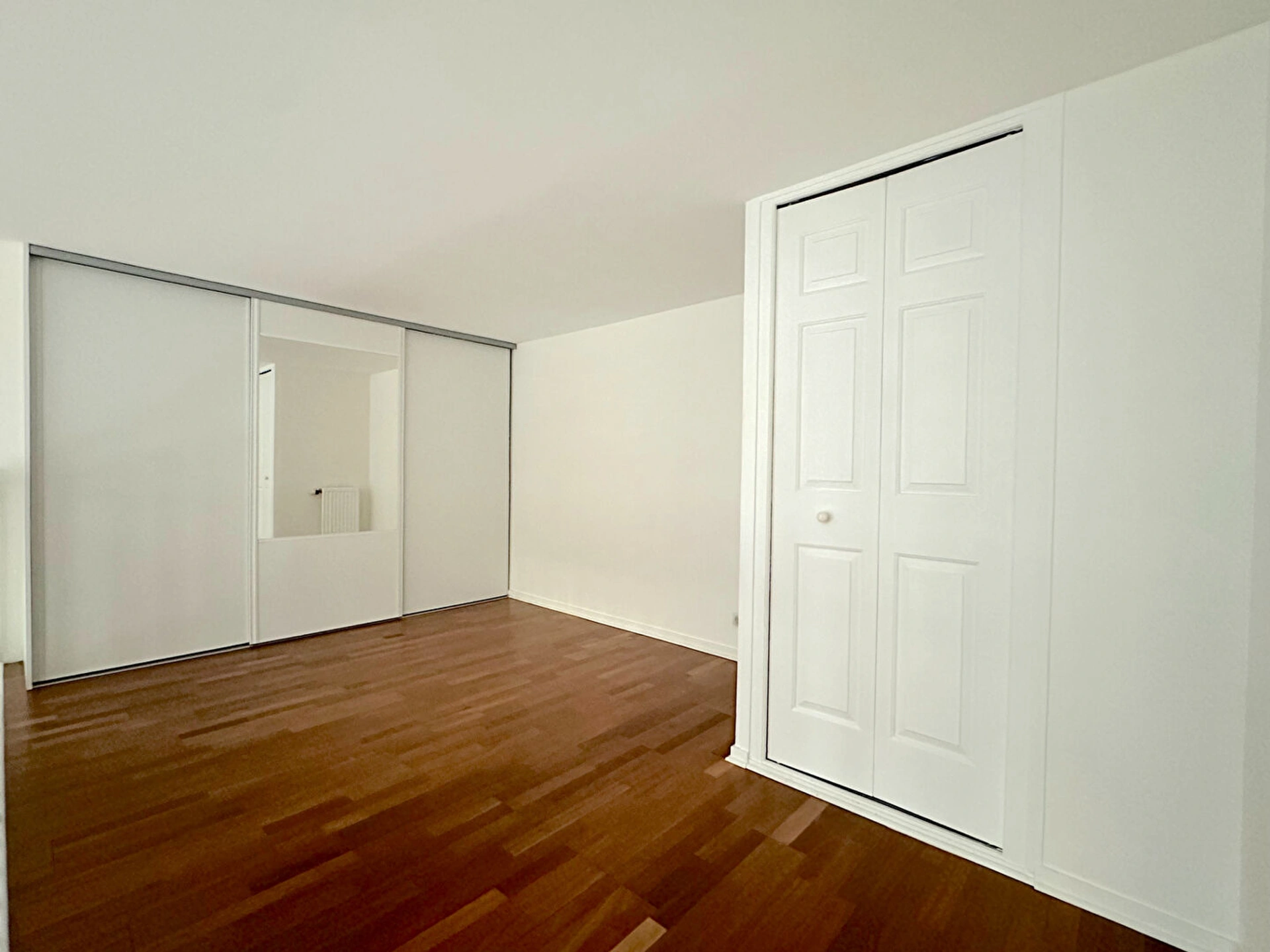 F2 en duplex loué vide - Courbevoie - Avenue de l'Arche 9